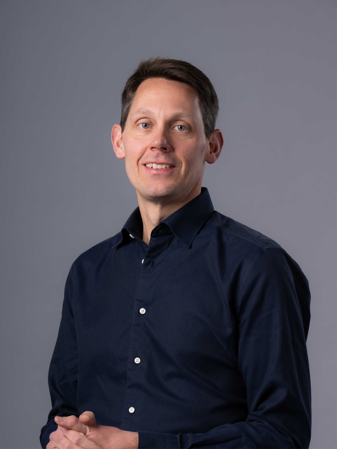 Erik Holl, Algemeen directeur J&J